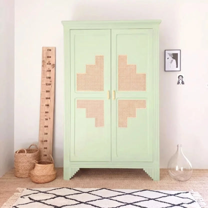 Armoire relookée en couleur Vert d'eau – peinture Eléonore Déco.
