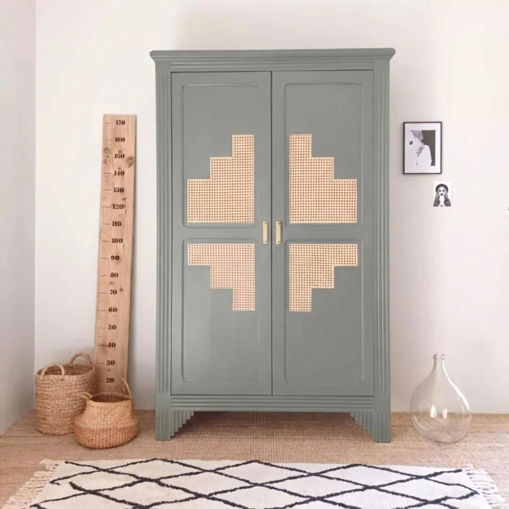 Armoire relookée en couleur Vert gommier – peinture Eléonore Déco.