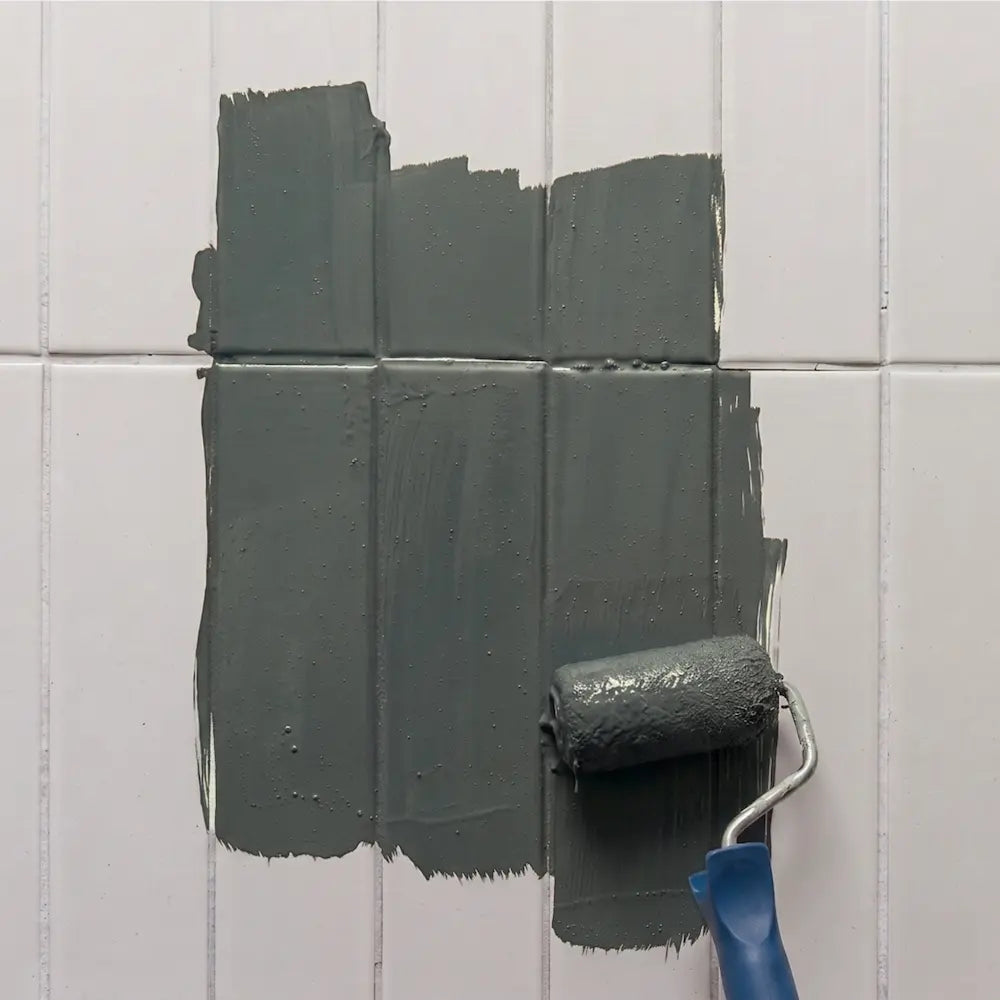 Peinture pour carrelage Éléonore Déco, couleur Basalte.
