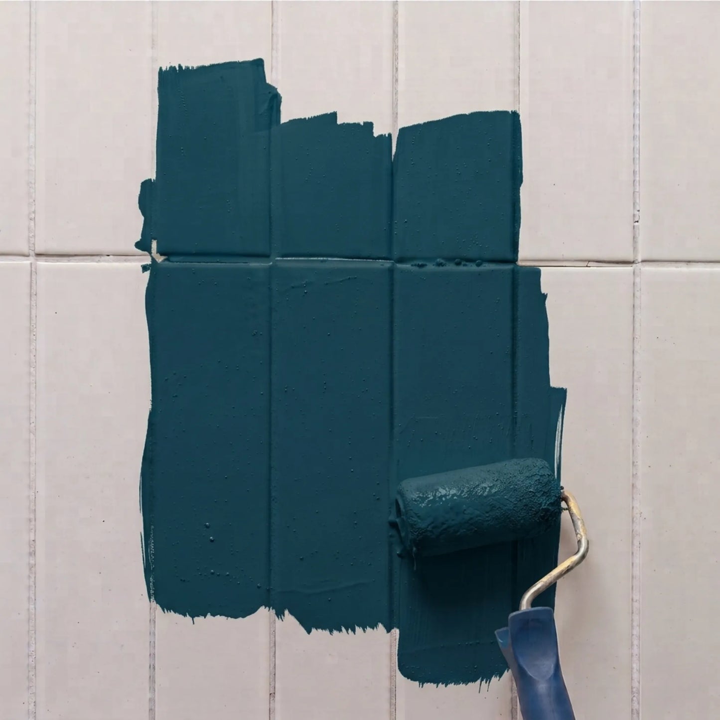 Peinture pour carrelage Éléonore Déco, couleur Bleu nuit.
