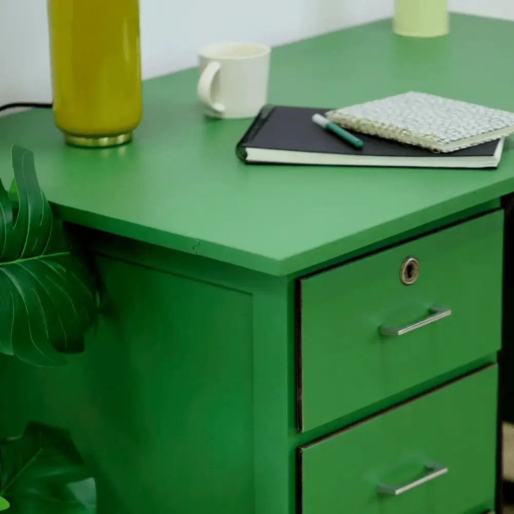 Bureau peint protégé avec résine Bi Protec Eléonore Déco.