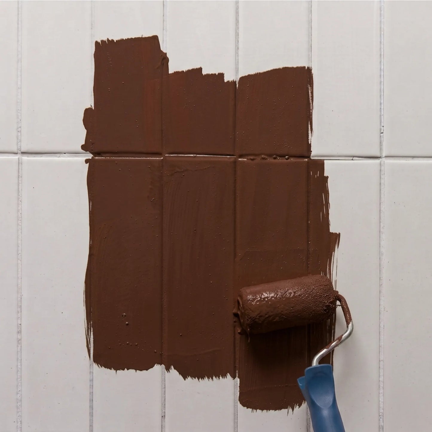 Peinture pour carrelage Éléonore Déco, couleur Chocolat viennois.