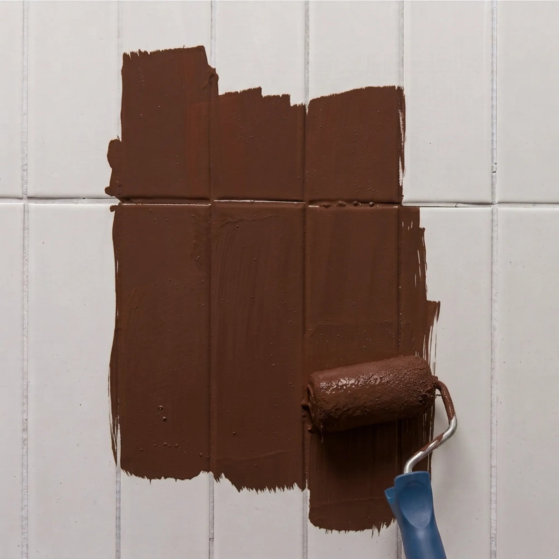 Peinture pour carrelage Éléonore Déco, couleur Chocolat viennois.