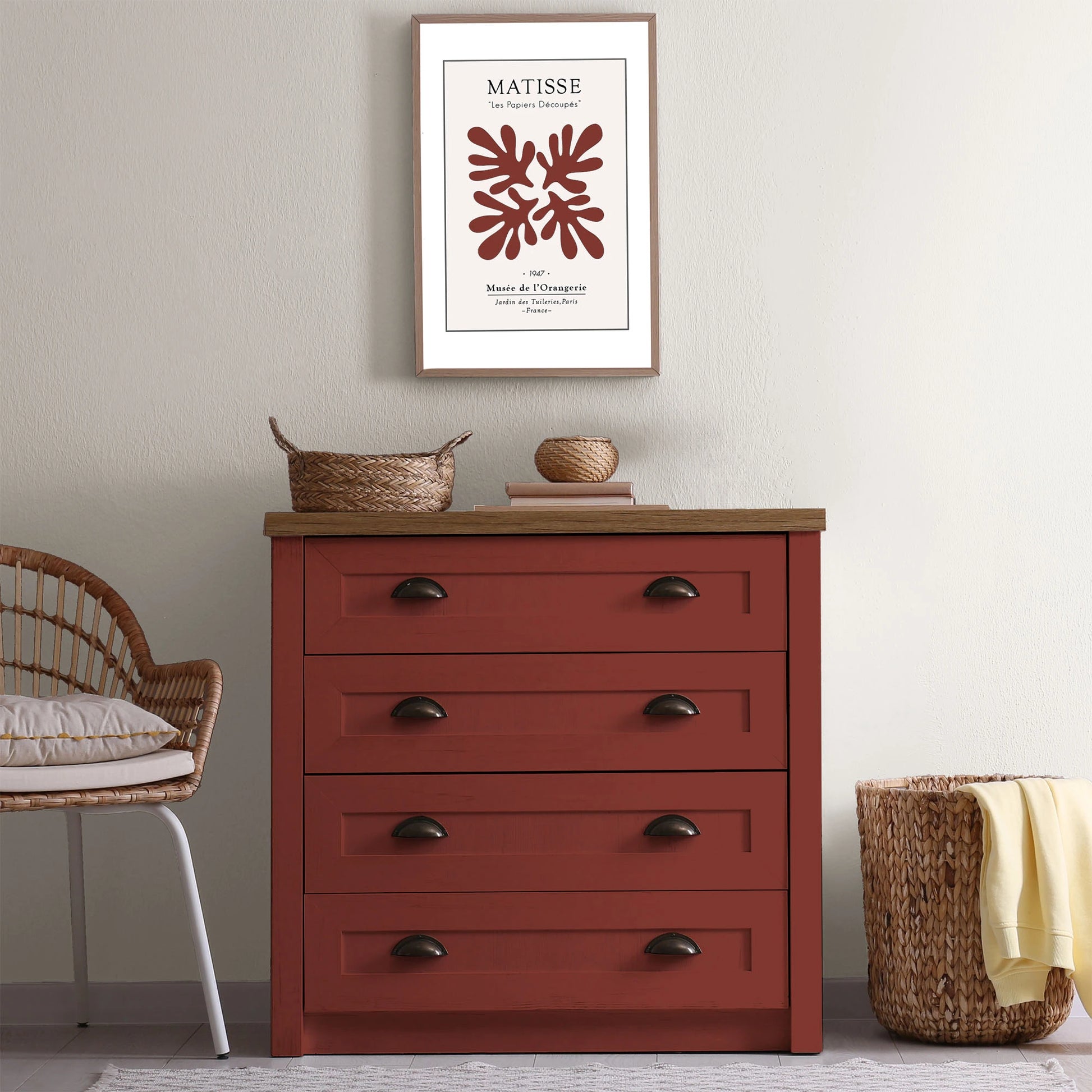 Commode relookée en couleur Antik rouge – peinture Eléonore Déco.