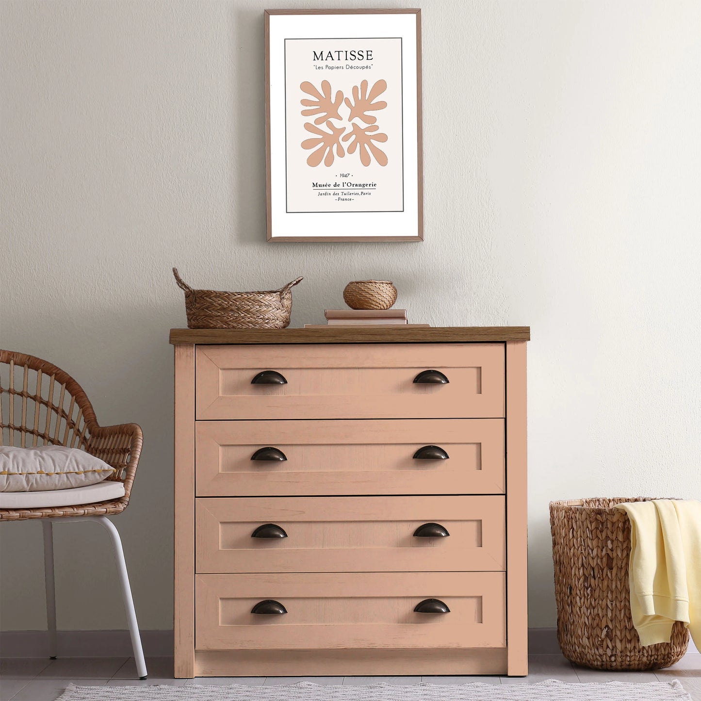 Commode relookée en couleur Biscuit rose – peinture Eléonore Déco.