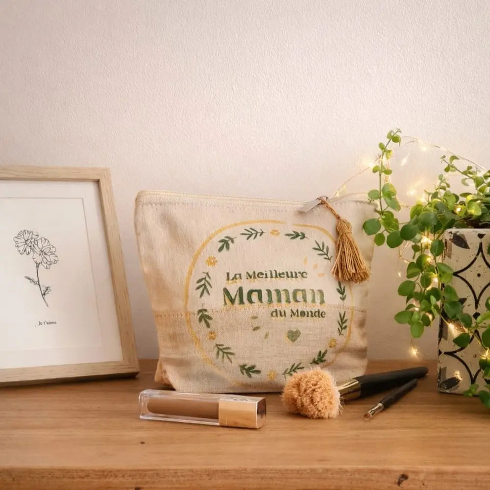 Pochoir Meilleure Maman réalisé sur une pochette en tissu