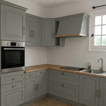 Cuisine campagne chic relookée couleur Basalte avec la peinture pour cuisine Éléonore Déco.