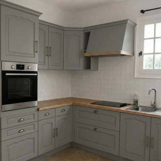 Cuisine campagne chic relookée couleur Basalte avec la peinture pour cuisine Éléonore Déco.