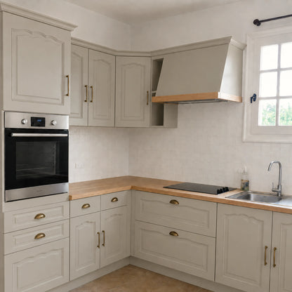 Cuisine campagne chic relookée couleur Gris de suède avec la peinture pour cuisine Éléonore Déco.