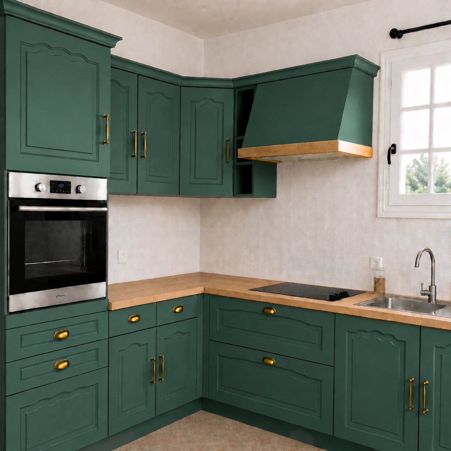 Cuisine campagne chic relookée couleur Vertigo avec la peinture pour cuisine Éléonore Déco.