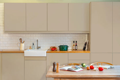 Meubles de cuisine relookés en couleur Corde – peinture Eléonore Déco.