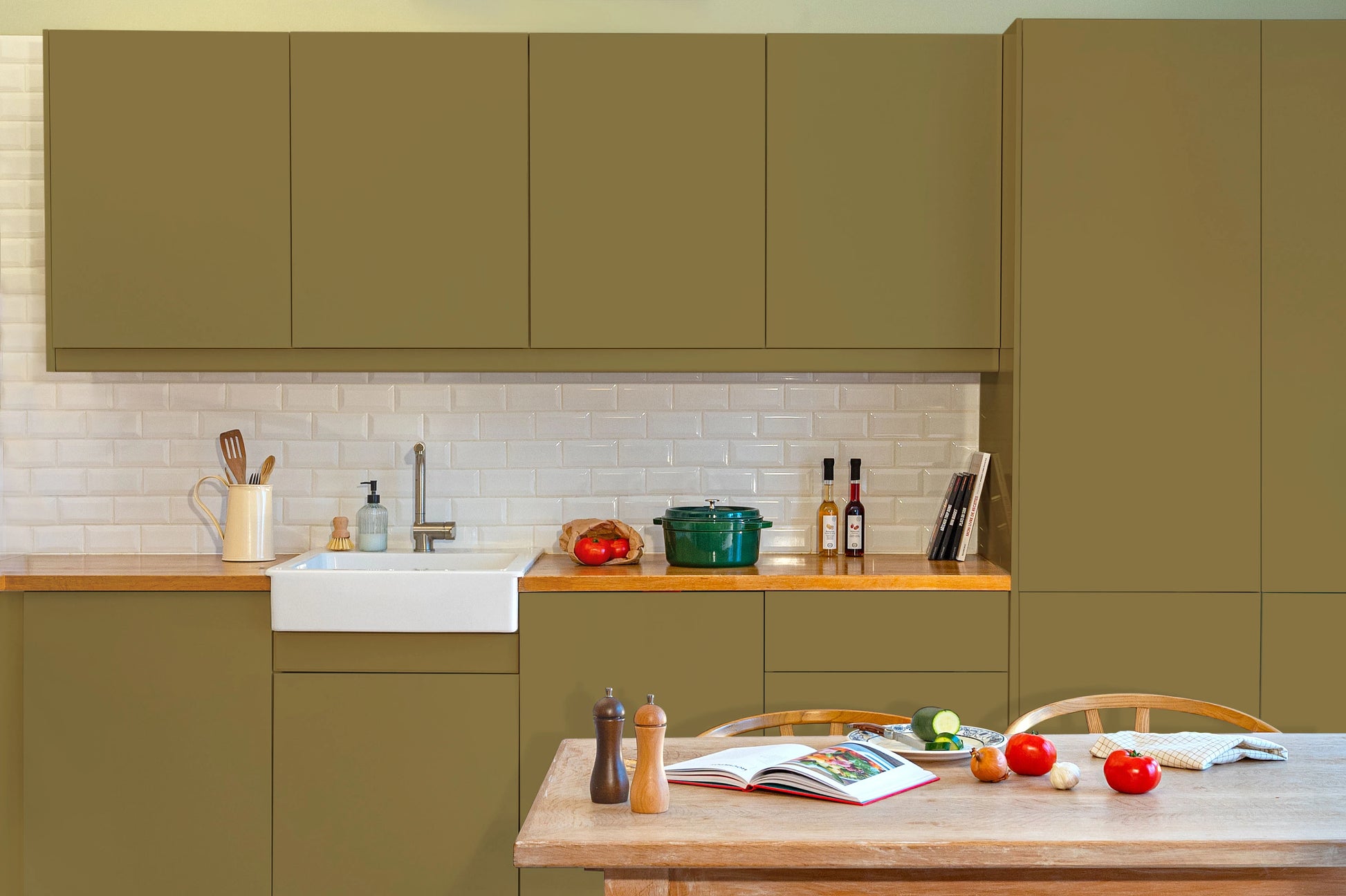 Meubles de cuisine relookés en couleur Popeye – peinture Eléonore Déco.