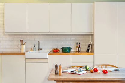 Meubles de cuisine relookés en couleur Soie sauvage – peinture Eléonore Déco.