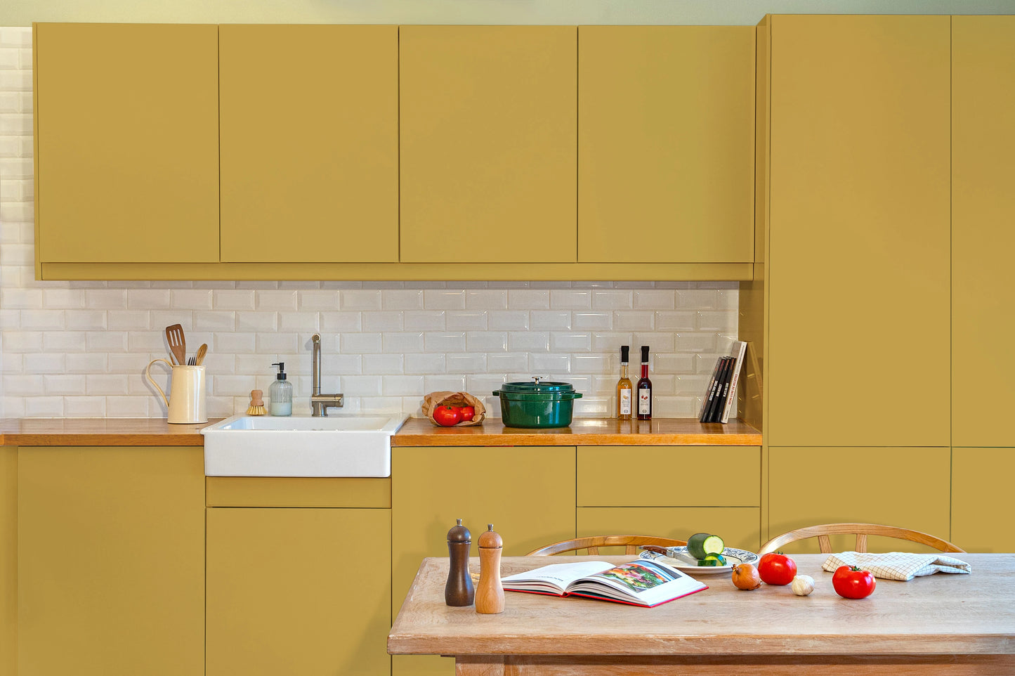 Meubles de cuisine relookés en couleur Toscane – peinture Eléonore Déco.