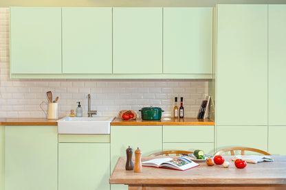 Meubles de cuisine relookés en couleur Vert d eau – peinture Eléonore Déco.