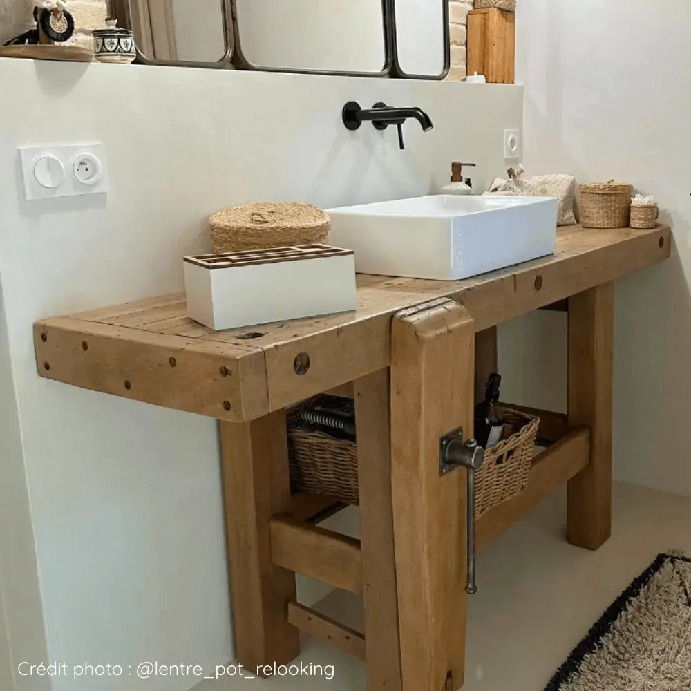 Plan vasque en bois protégé avec résine Bi Protec Eléonore Déco.