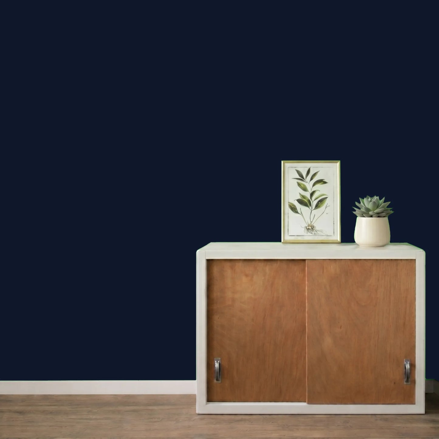 Mur repeint avec la couleur Abysses, peinture murale Éléonore Déco.