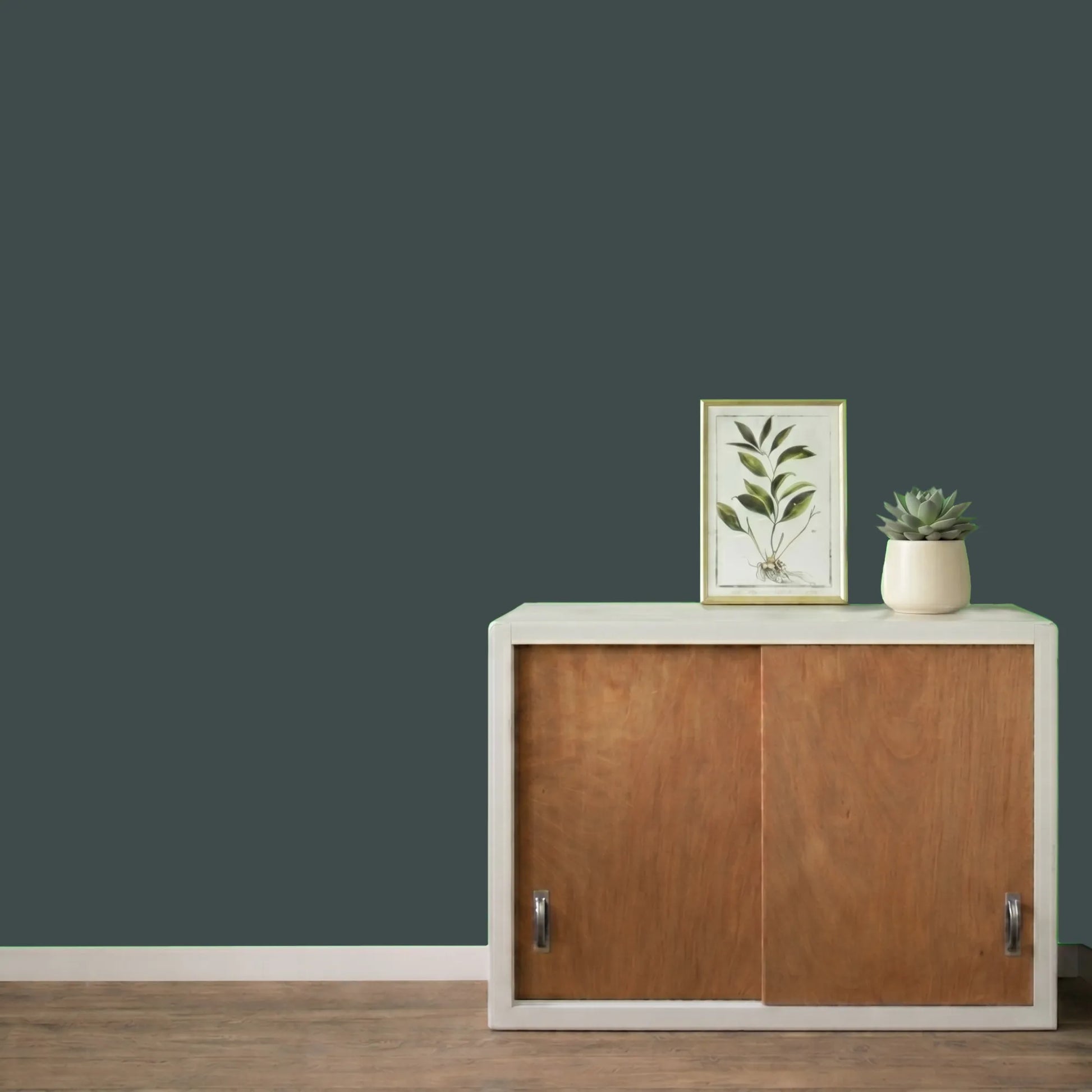 Mur repeint avec la couleur Anthracite, peinture murale Éléonore Déco.