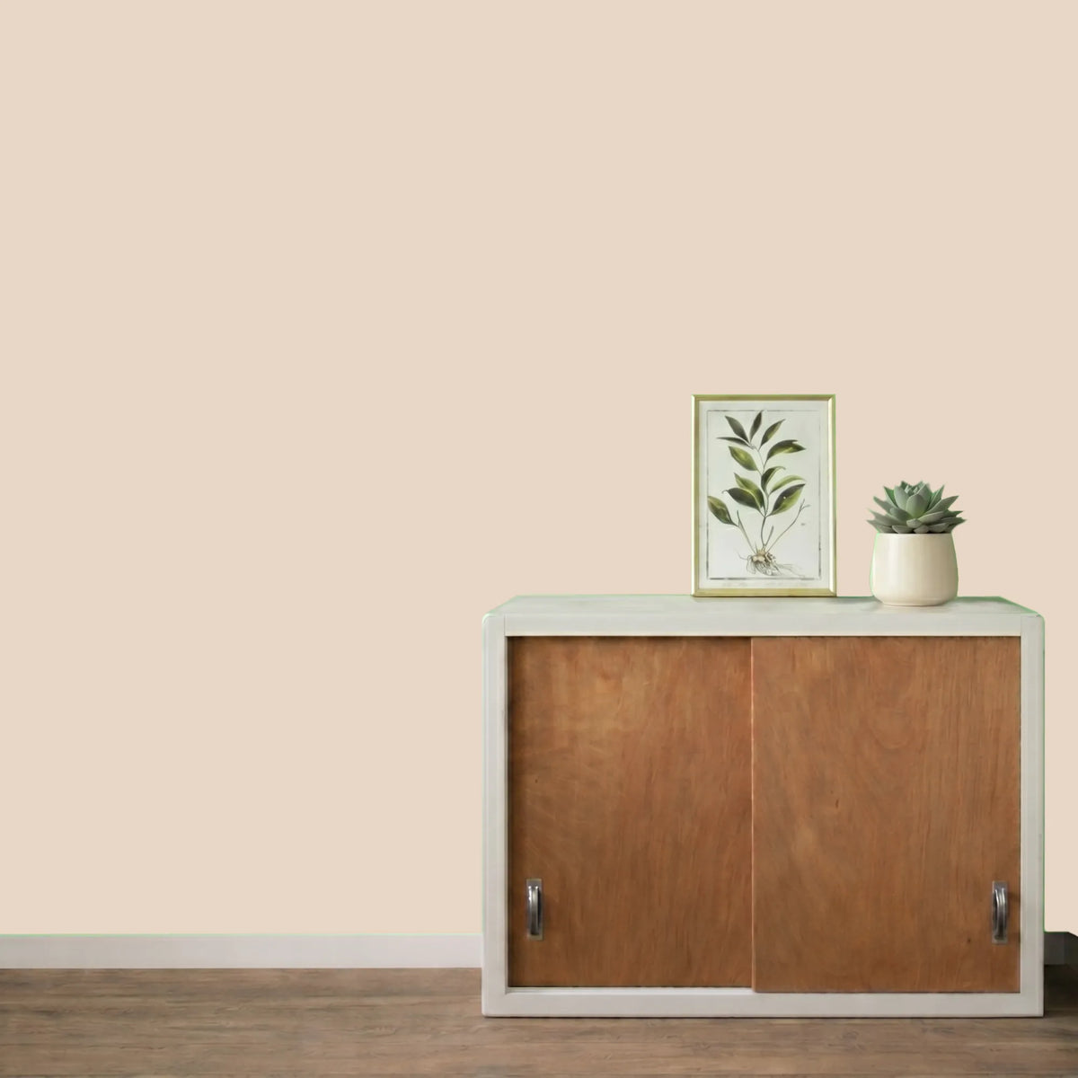 Mur repeint avec la couleur Beige rosé, peinture murale Éléonore Déco.