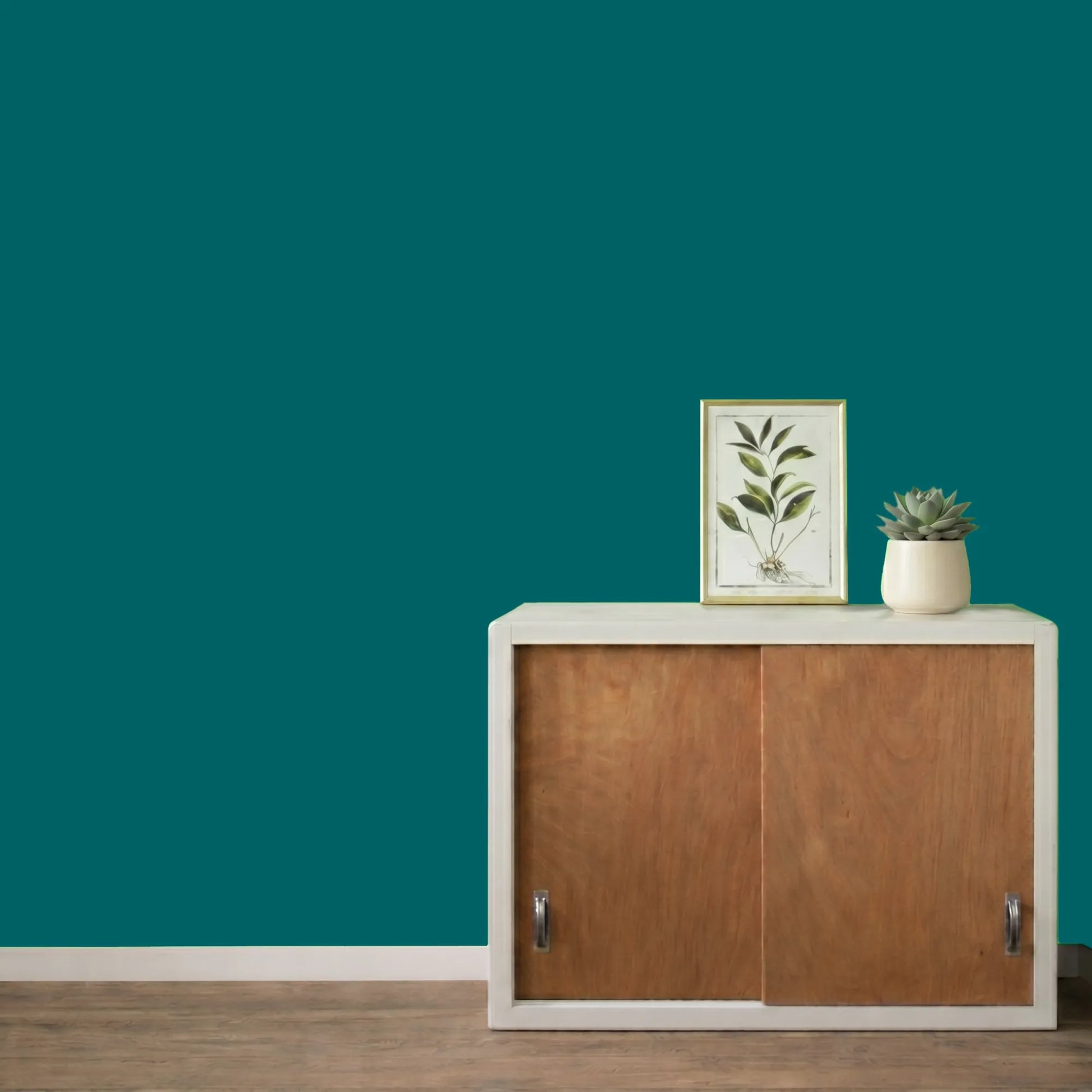 Mur repeint avec la couleur Bleu canard, peinture murale Éléonore Déco.