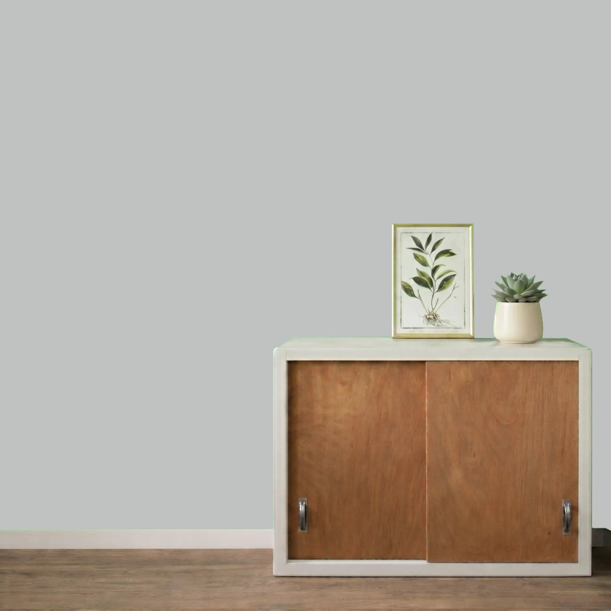 Mur repeint avec la couleur Calcaire, peinture murale Éléonore Déco.