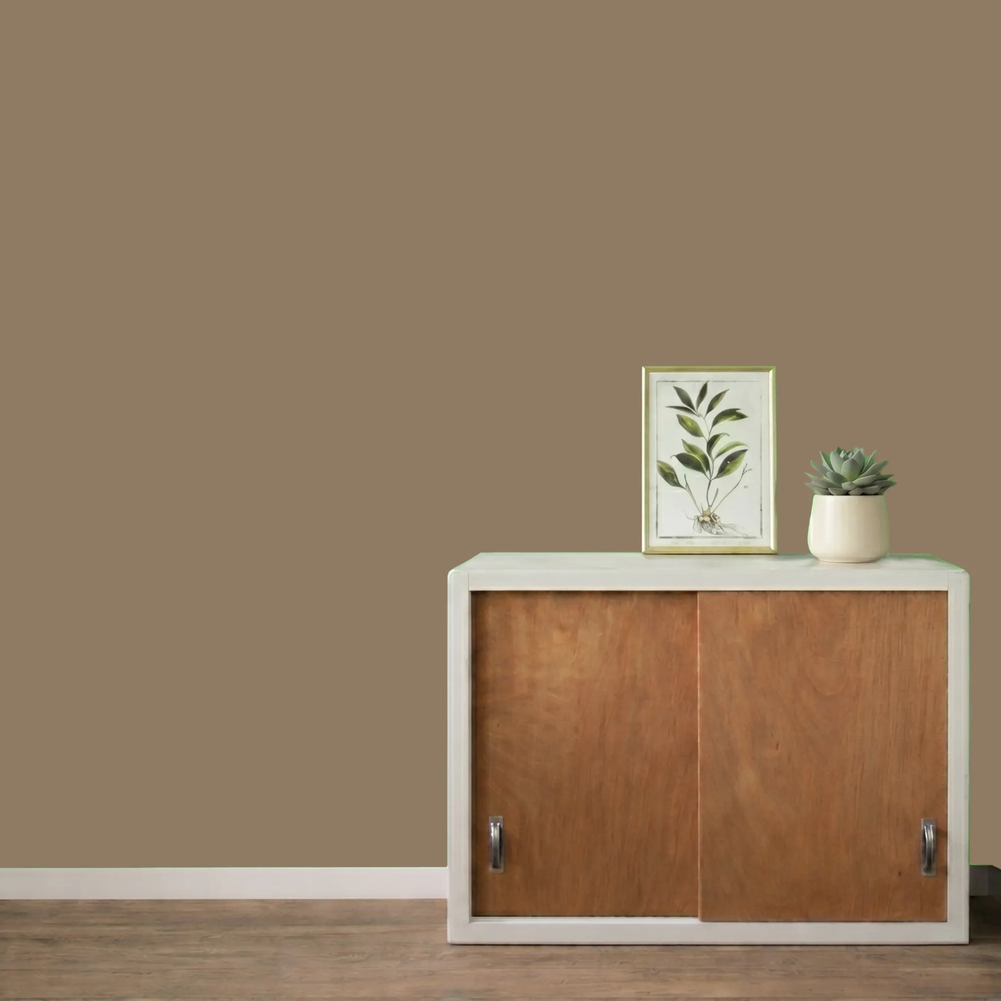 Mur repeint avec la couleur Chamois, peinture murale Éléonore Déco.