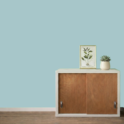 Mur repeint avec la couleur Ostende, peinture murale Éléonore Déco.