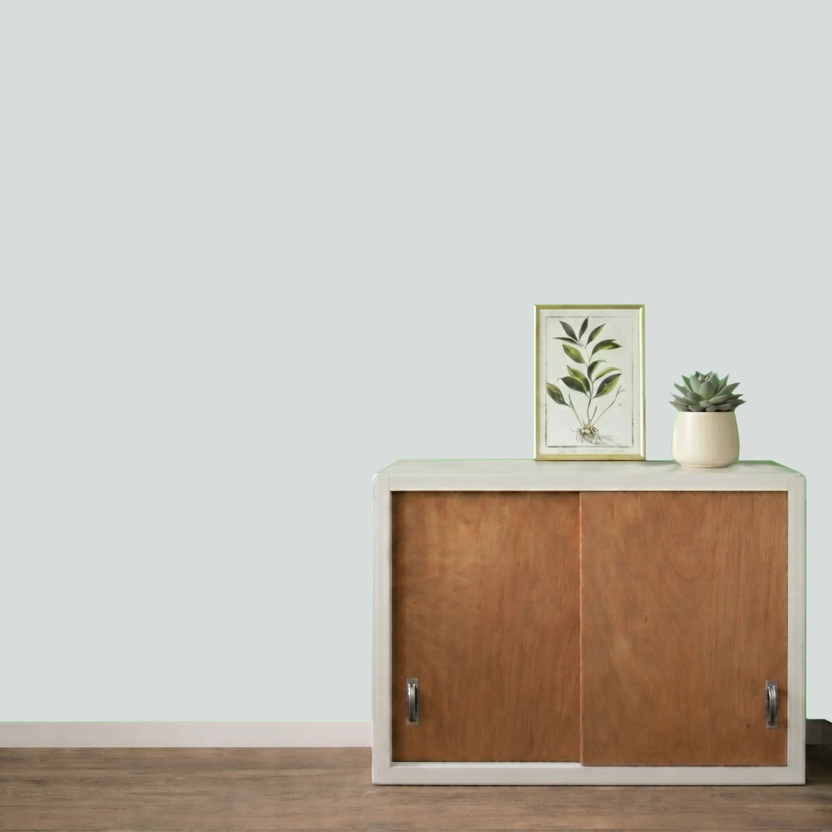Mur repeint avec la couleur Perle, peinture murale Éléonore Déco.