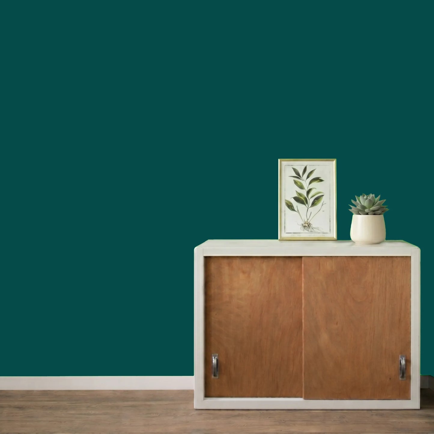 Mur repeint avec la couleur Pétroléum, peinture murale Éléonore Déco.