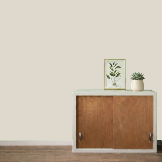 Mur repeint avec la couleur Soie sauvage, peinture murale Éléonore Déco.