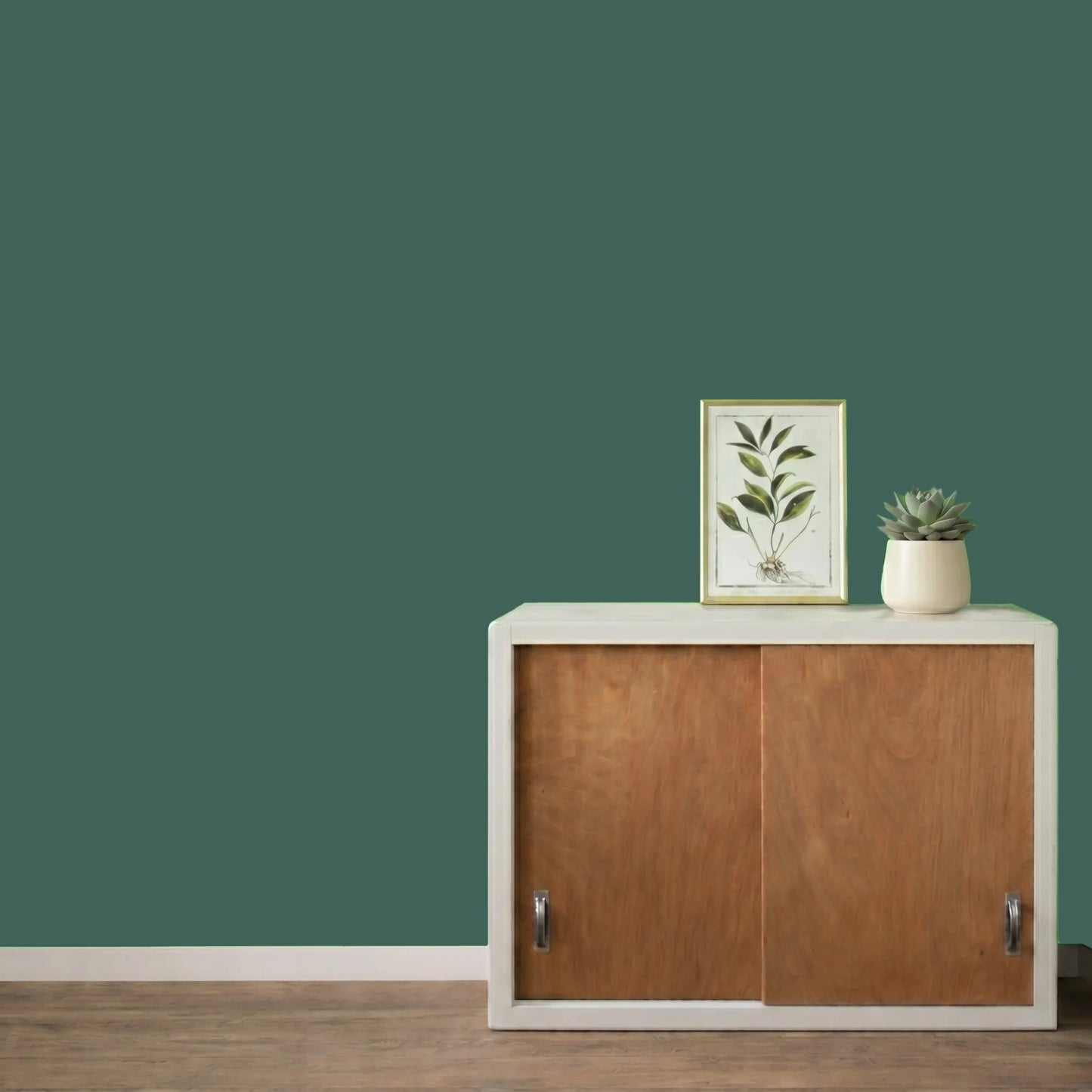 Mur repeint avec la couleur Vertigo, peinture murale Éléonore Déco.