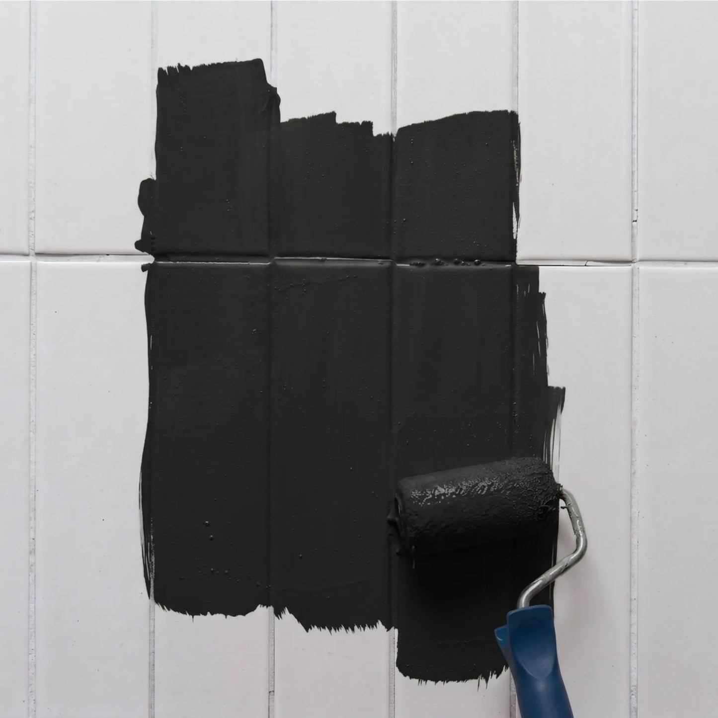 Peinture pour carrelage Éléonore Déco, couleur Réglisse.