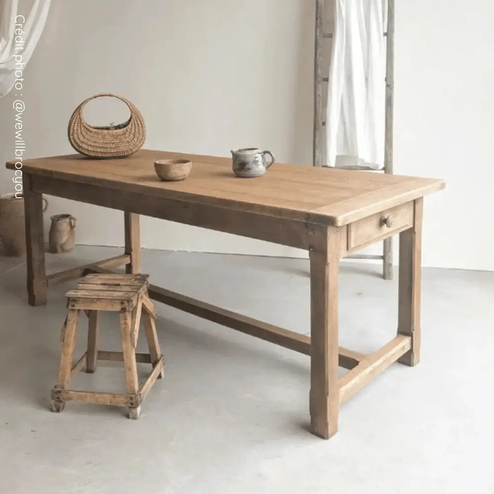 Table en bois brut protégée avec résine Bi Protec Eléonore Déco.