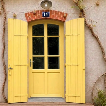 Porte et volets extérieurs en bois peints avec peinture extérieure Eléonore Déco teinte Coup de soleil.