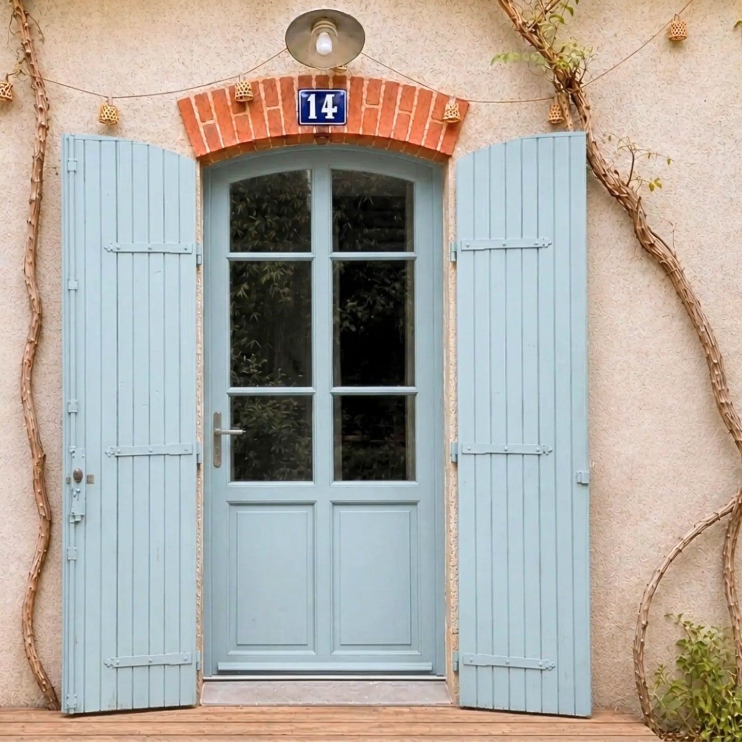 Porte et volets extérieurs en bois peints avec peinture extérieur Eleonore Déco teinte ostende.